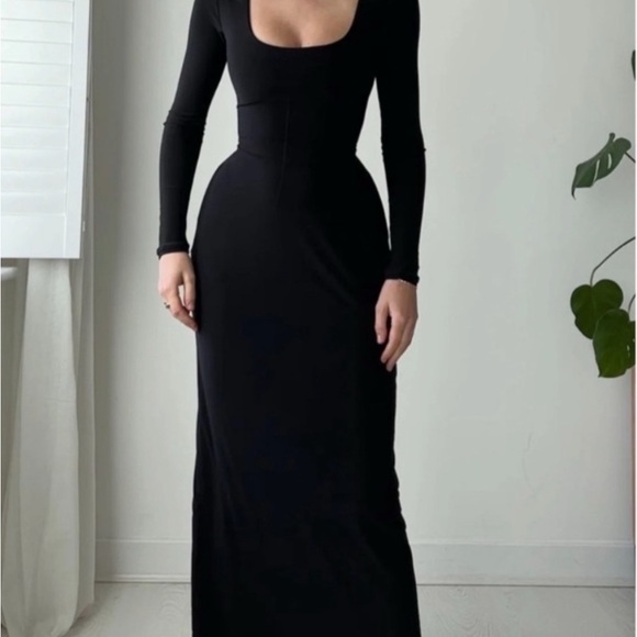 AYM Studio NEW Walter Reversible Maxi Dress Black Medium - Picture 3 of 13